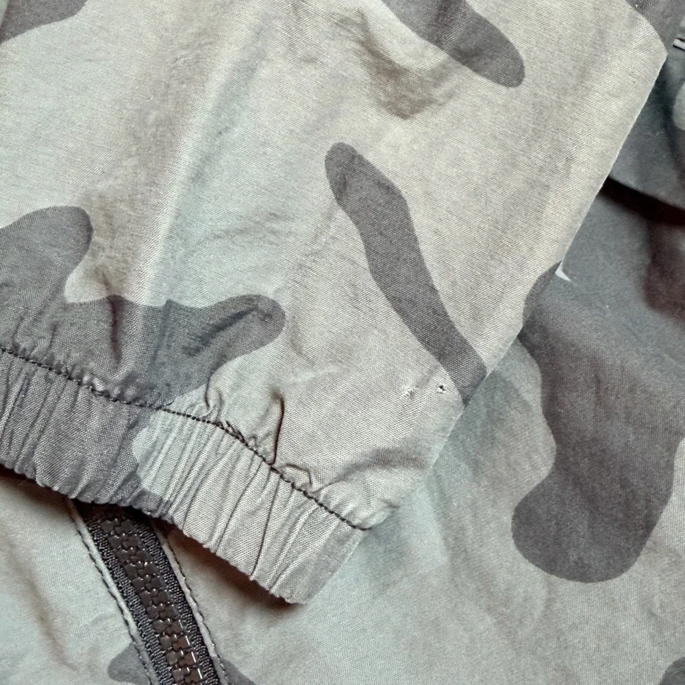 GAP Boys Camo Full-Zip Jacket – Size M (8R)